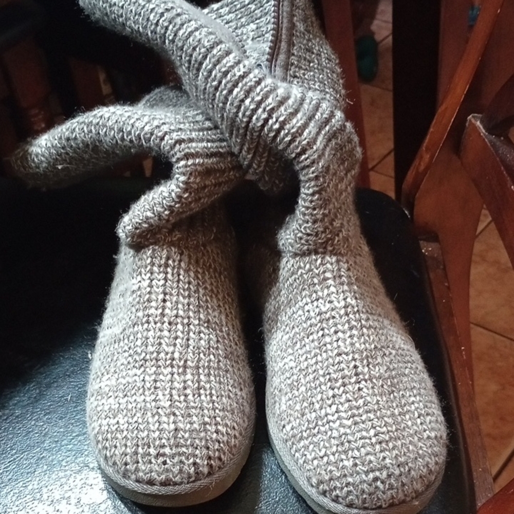 SO Sweater Gray Knit Crochet Boots 6